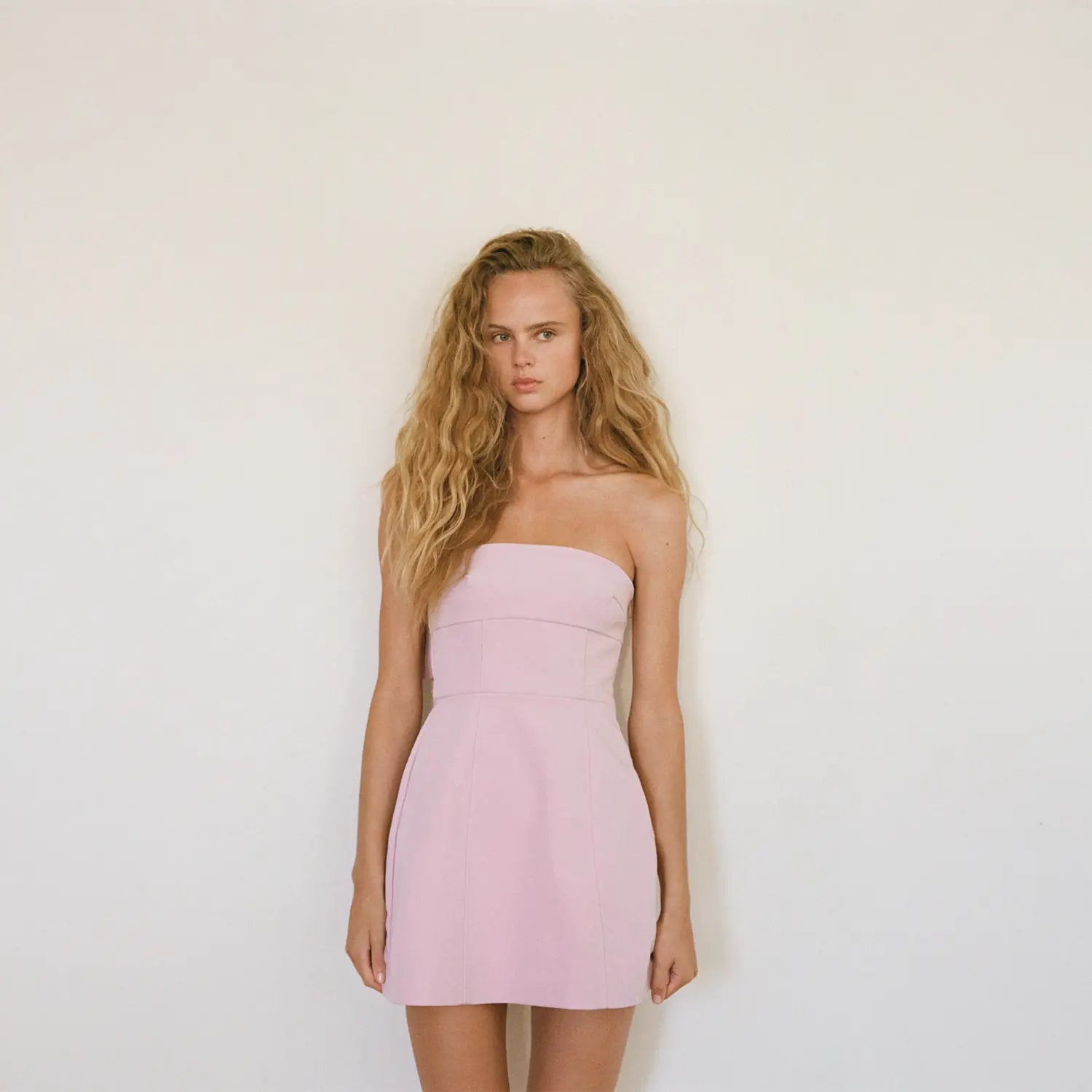 Vestido Curto de Ombros Descobertos com Laço - Salò