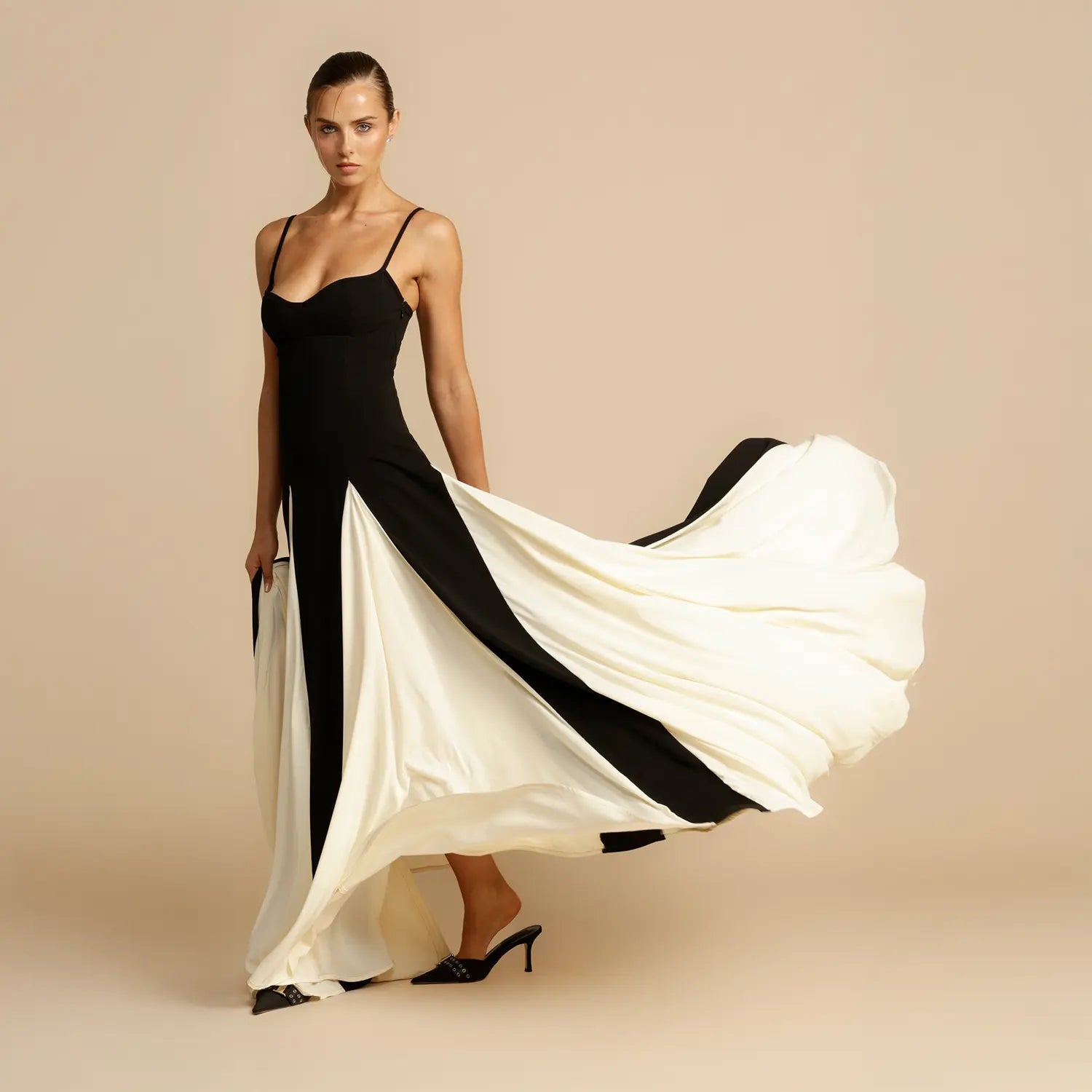 Vestido Maxi Preto e Branco - Elegance