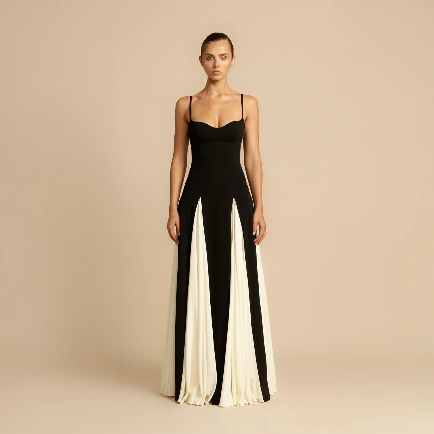 Vestido Maxi Preto e Branco - Elegance