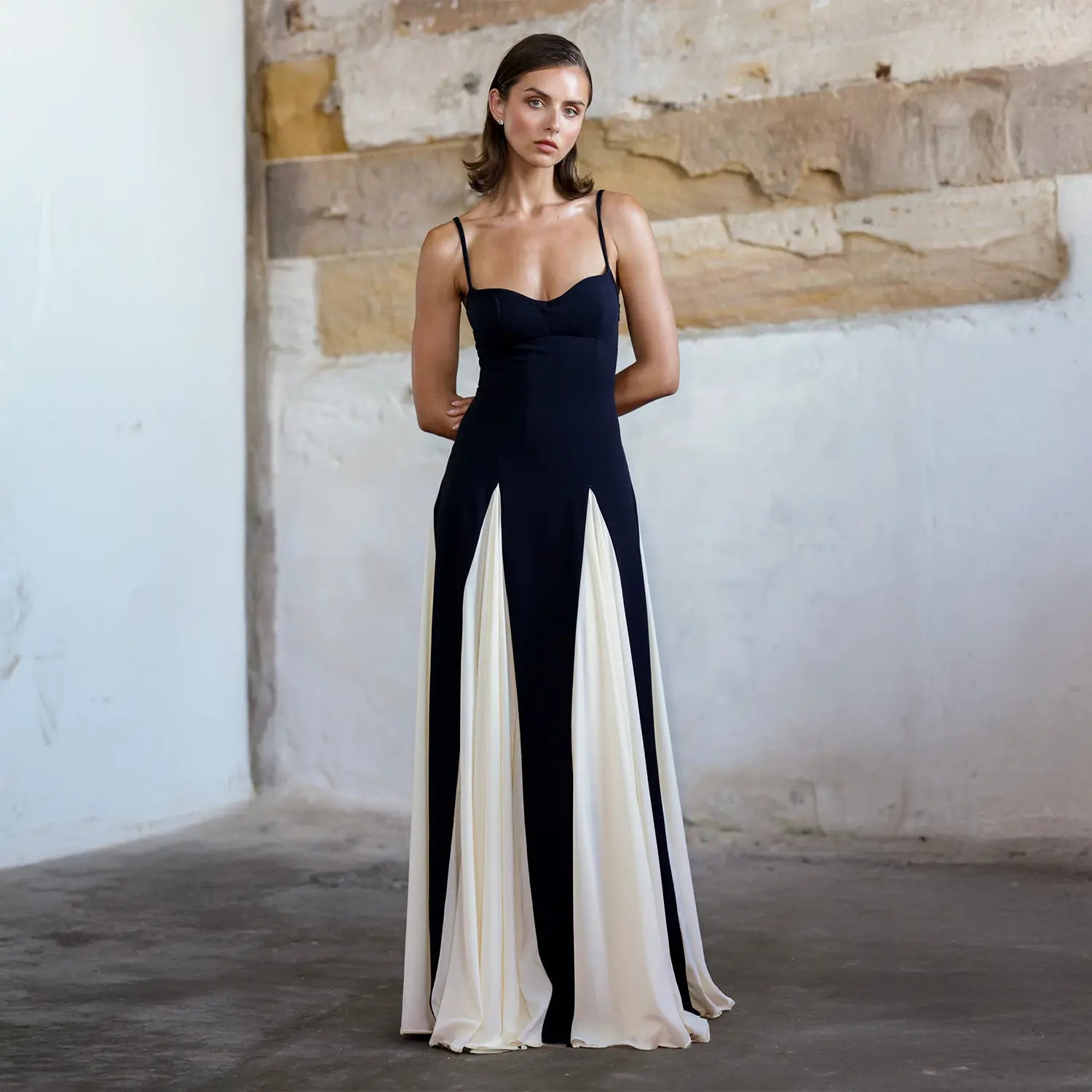 Vestido Maxi Preto e Branco - Elegance