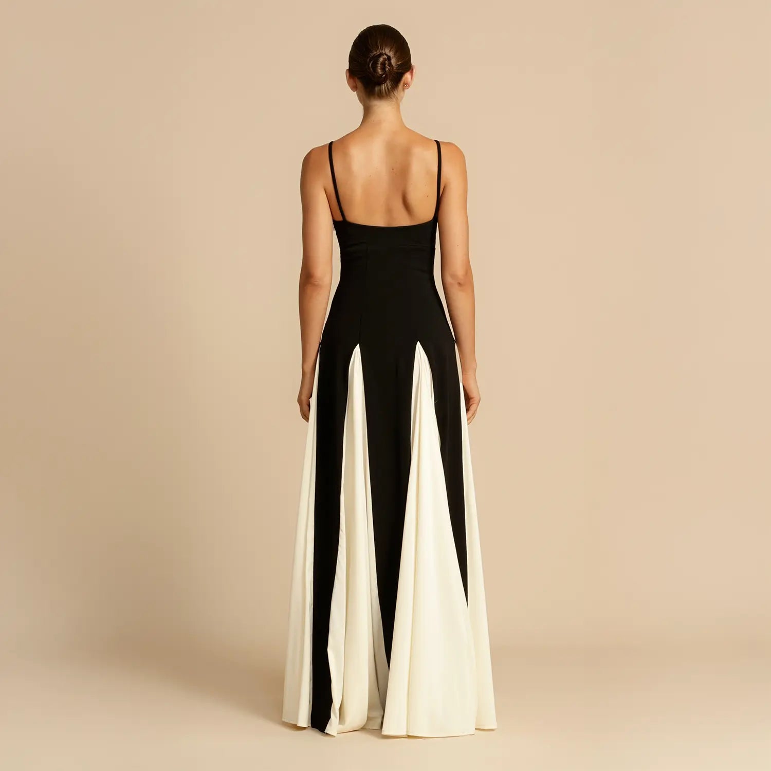Vestido Maxi Preto e Branco - Elegance