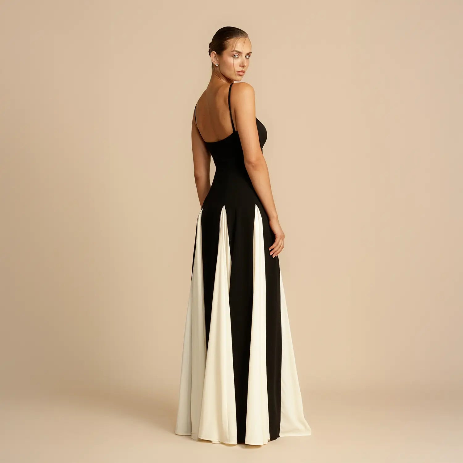 Vestido Maxi Preto e Branco - Elegance